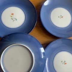 【今週4枚セットで400円！】【新品】『岐阜県で購入♡とても素敵なお皿です💐4枚セット』の画像
