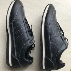 スニーカー　黒　２６センチ　未使用の画像