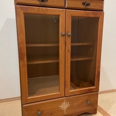 食器棚の画像