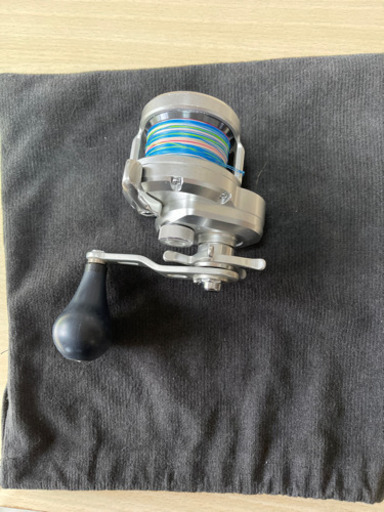 シマノ　　　オシアジガー1000HG  右ハンドル　　　PEライン1.5号　　200m付