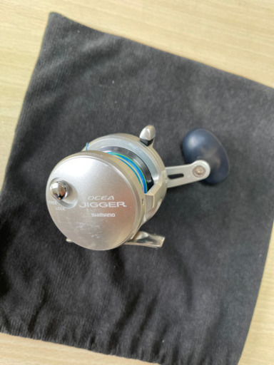 シマノ　　　オシアジガー1000HG  右ハンドル　　　PEライン1.5号　　200m付