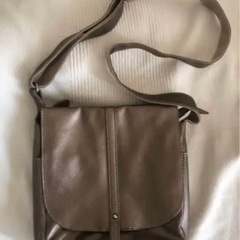 ゴールド　ショルダーバッグ