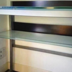 ガラス製デスクの画像