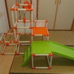遊具　滑り台、ブランコ、ジャングルジム