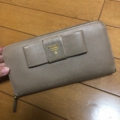プラダ　レディース　財布