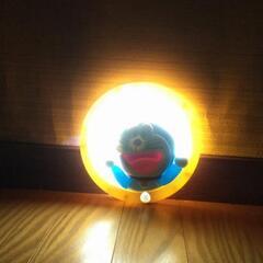 ドラえもん　壁掛けセンサーライトの画像