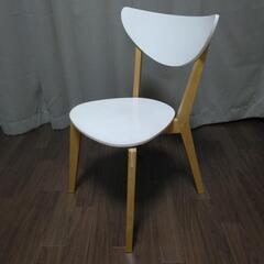 ホワイトチェアー（イケア）の画像