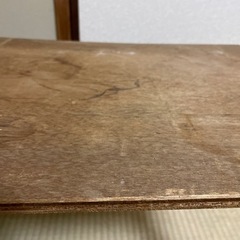 小さなテーブルの画像