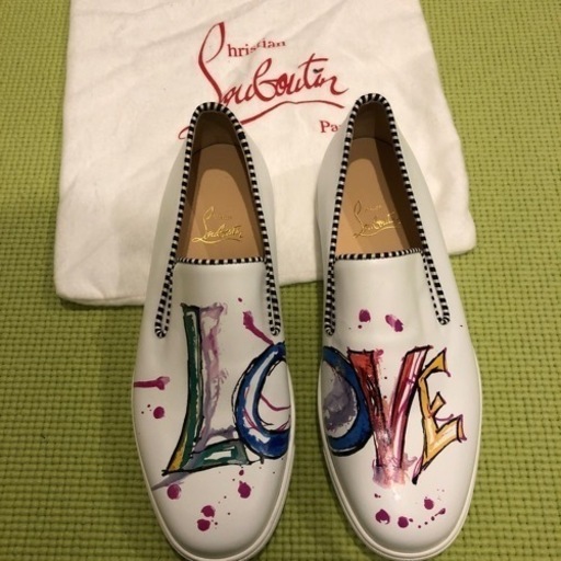 ルブタンLOVEプリント