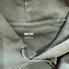 UNIQLOグリーンパーカーXLの画像