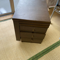 折りたたみ机の画像