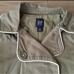 美品★GAP オシャレなカーキのコート サイズ130㎝の画像