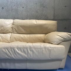 【取引中】☆ゆったり3人掛けソファ☆イタリア製☆オフホワイト☆定価150,000円⇒1,000円の画像