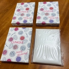 【値下げしました‼️】新品/箱付 CLINIQUE/クリニーク 三つ折りハンドミラー（ホワイトレザー調）の画像