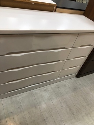 取りに来れる方限定！ホワイトのチェストです！