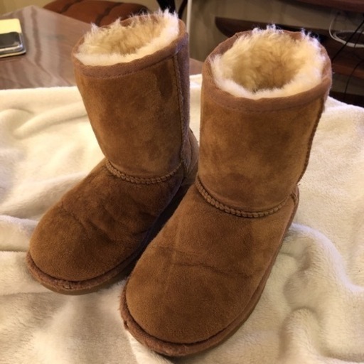 UGG アグ ムートンキッズブーツ