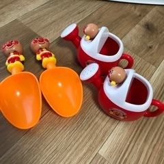 【美品】掲載期間あり！アンパンマン　スコップ&ジョーロセット　2...