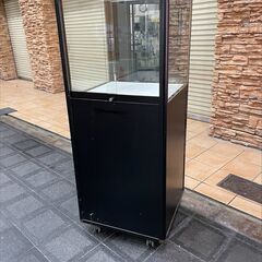 【引き取り限定】ショーケースキャスター付き