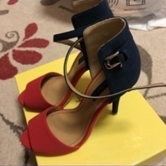 新品パンプス
