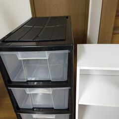 3段収納ケースとカラーボックスの画像