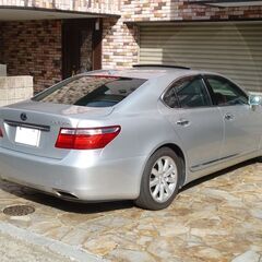 検査4年8月LS600h Ver.U iパッケージ 実走行6.5万km/サンルーフ/黒革/本革インストルメントパネル/HDDナビ/地デジ/バックカメラ/LEDライトの画像