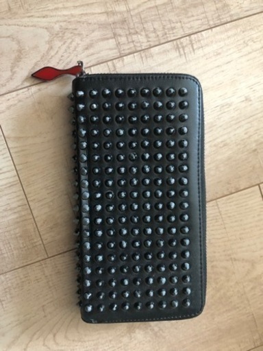 ルブタン長財布