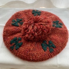 ポンポン付きベレー帽の画像