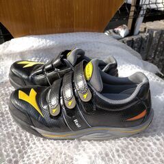 Diadoraの通勤使用できる安全靴です　使用品ですがきれいです　　　WIDEタイプ　　26.5の画像
