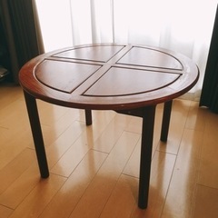 テーブル