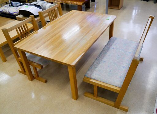 激安品！ ダイニングテーブル 4人掛け 片方長椅子タイプ とても使いやすいです！