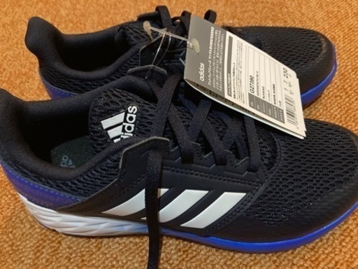 adidas ジュニアスニーカー