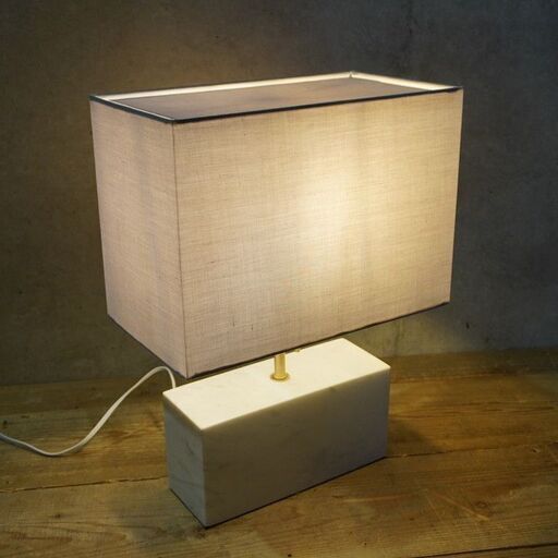 展示品◆DI CLASSE(ディクラッセ)のMarezzo table lamp(マレッゾ テーブルランプ)ホワイト。白の大理石ベース