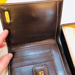 FENDIフェンディ本革(カーフ)折畳財布の画像