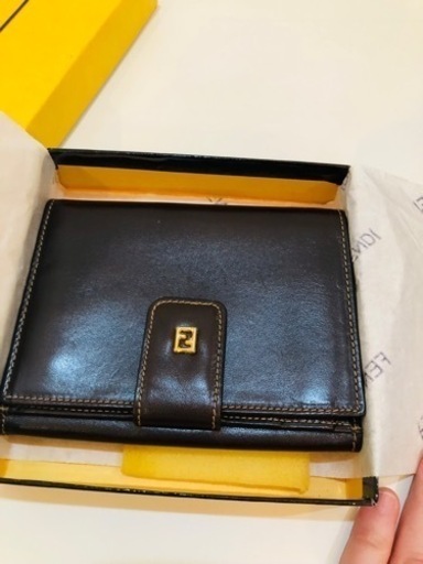 FENDIフェンディ本革(カーフ)折畳財布