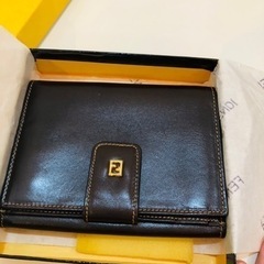 FENDIフェンディ本革(カーフ)折畳財布