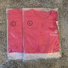 foodpandaの配達バッグ、長袖Tシャツ、保冷ケース、マスクの画像