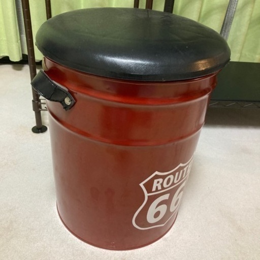 缶椅子