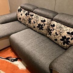 三人がけソファー オットマン ベロアカバー付きの画像