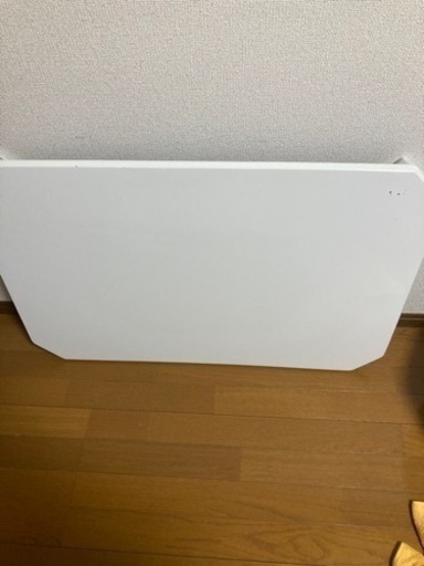 白色のテーブル