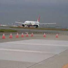 道路舗装　羽田　成田空港駐機場コンクリート打設工事　日勤　夜勤あります。　個室量完備！(無料）の画像
