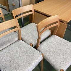 ● ダイニングテーブルセット、椅子4脚付きの画像