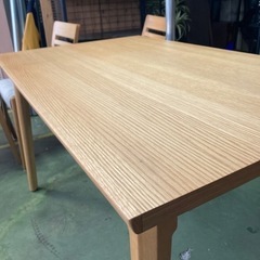 ● ダイニングテーブルセット、椅子4脚付きの画像