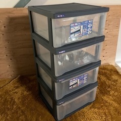 ● 収納ケース、1個300円