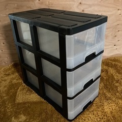 ● ３段の収納ケース