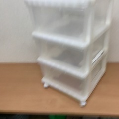キャスターつき　3段収納ケース