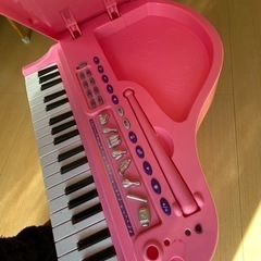 おもちゃのピアノの画像