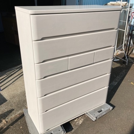 ● 大型のタンス、衣類収納、６段タンス