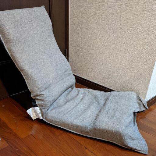 ニトリ　折り畳める座椅子