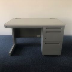 事務用机無料で差し上げます。4台あります。