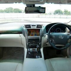 神奈川★全国対応★LS460★追走クルーズ★走行中TV★バージョンS★ミラー型レーダー★社外20インチブラックアルミ【自社ローン】★保証人無しの画像